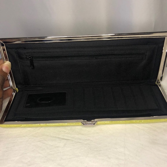 Unbranded faux croc design lime green clutch. Vintage look. Holds up to 8 cards. - Picture 6 of 7